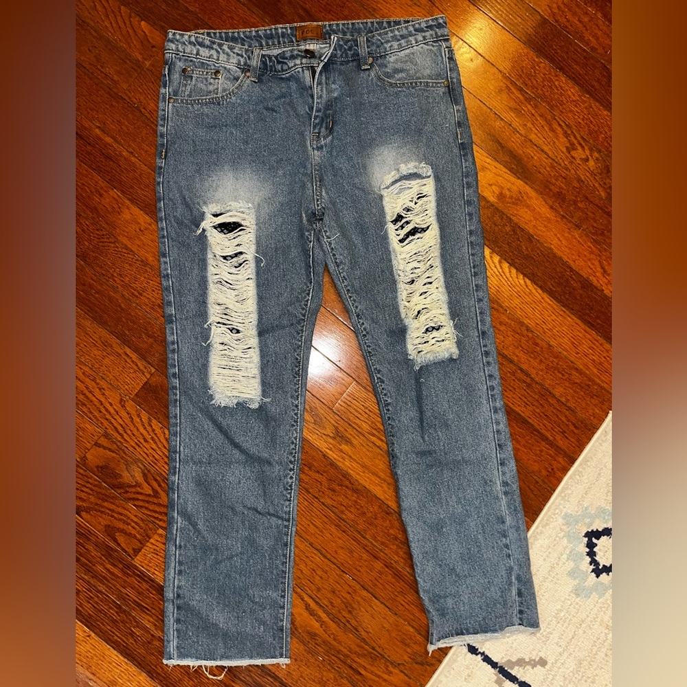 🚨👖NWOT POL size Large distressed denim with black🖤 mesh embellishment on knee